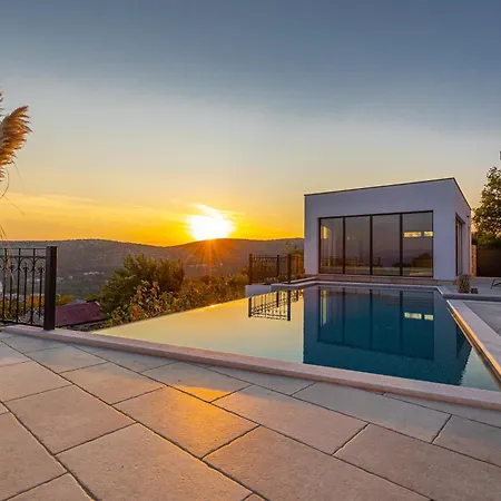 Vinodol Hilltop 72 *